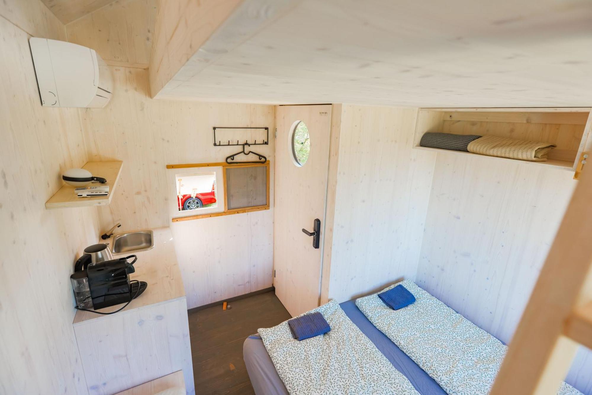 Prague Camping Dzban Exteriör bild